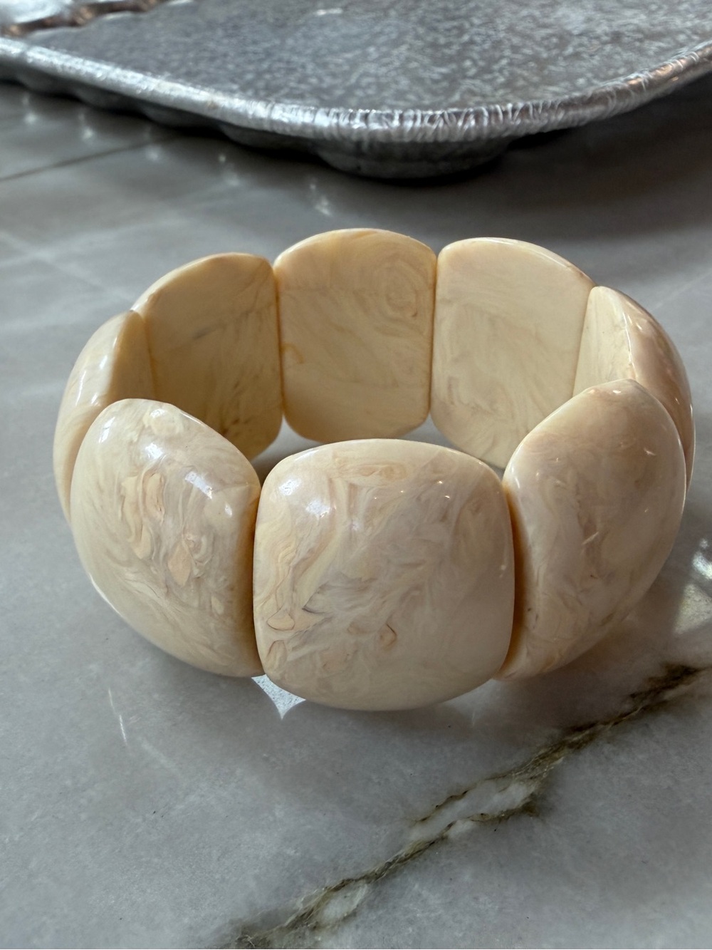 True Vintage Ivory Resin Elastic bracelet